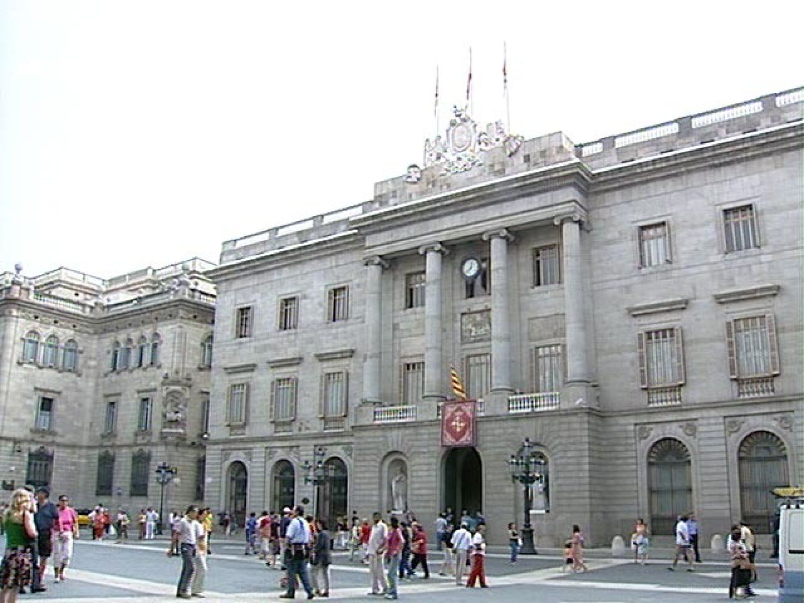 Tanto el PSOE como el PP están de acuerdo en limitar el sueldo de los alcaldes | Ver