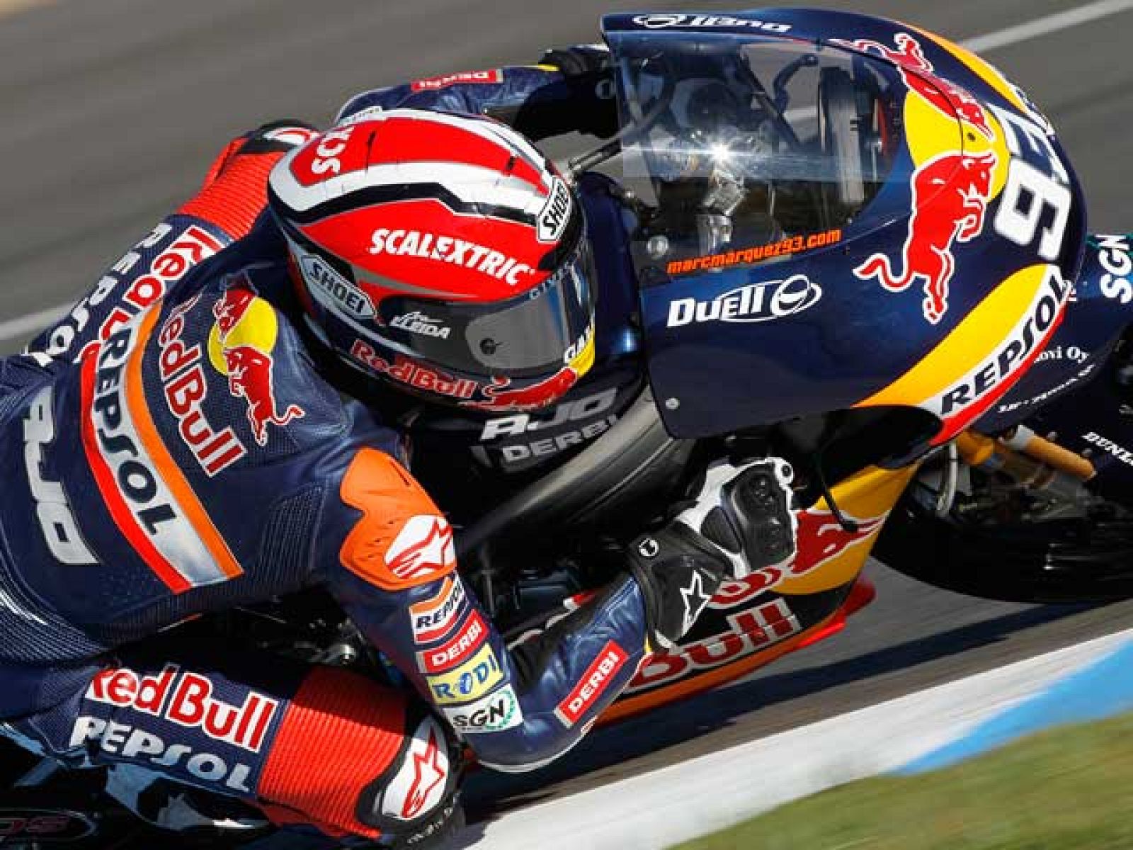 Los primeros entrenamientos libres del GP de Gran Bretaña han vivido un nuevo duelo español. Marc Márquez ha sido el más rápido, seguido de Pol Espargaró y Efrén Vázquez.