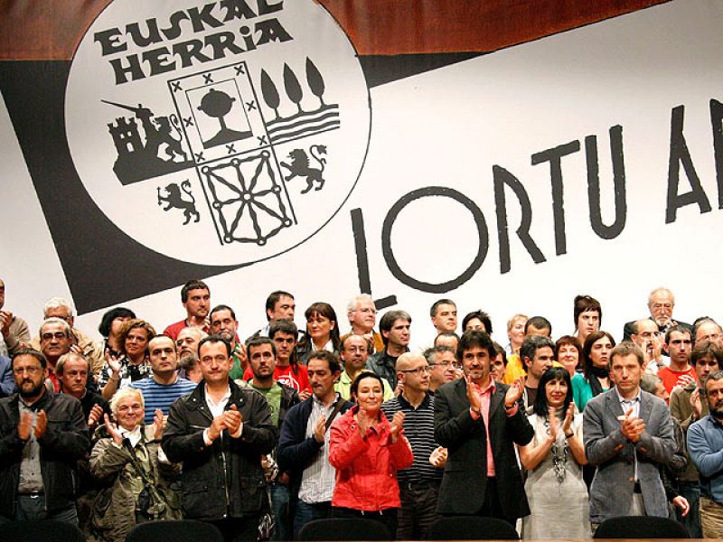 EA y Batasuna firman un documento para crear un Estado vasco por "vías pacíficas"