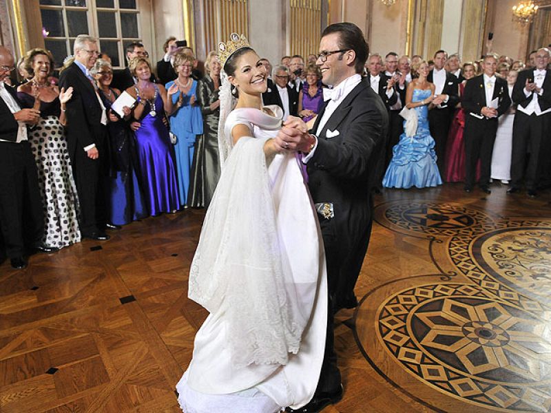 Una fiesta hasta altas horas de la madrugada corona la boda de Victoria de Suecia