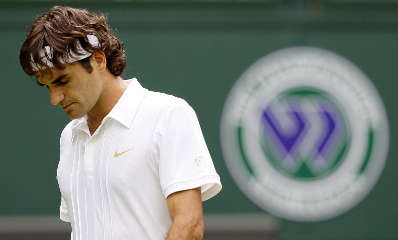 Federer pasa sufriendo ante Falla