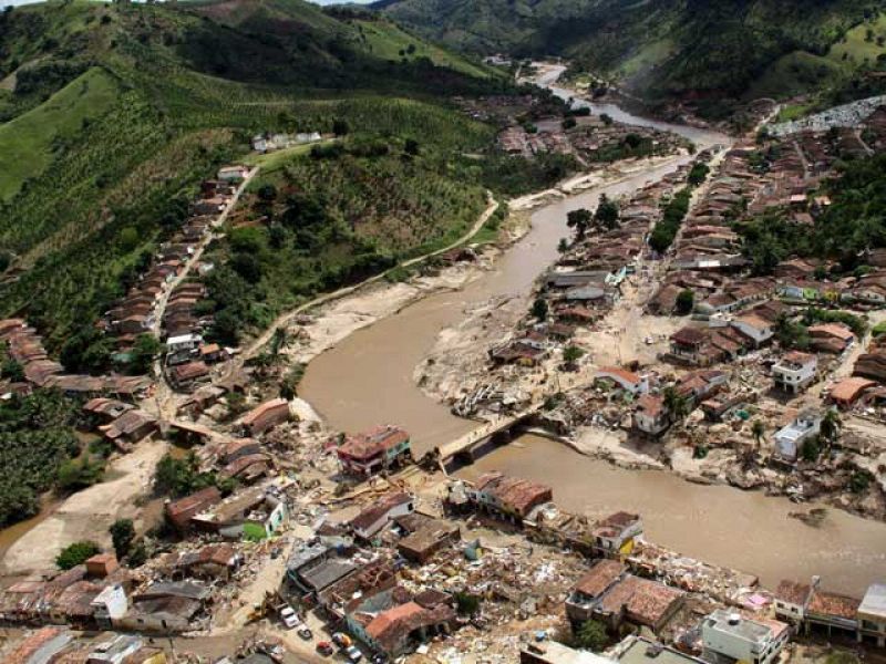 Al menos 39 muertos y más de mil desaparecidos por las inundaciones en Brasil