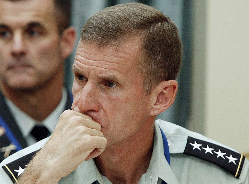 Obama convoca al general McChrystal tras burlarse de altos cargos de su Gobierno
