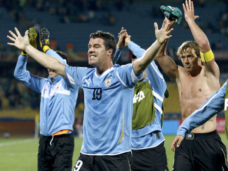 Uruguay se clasifica primera de grupo con brillantez