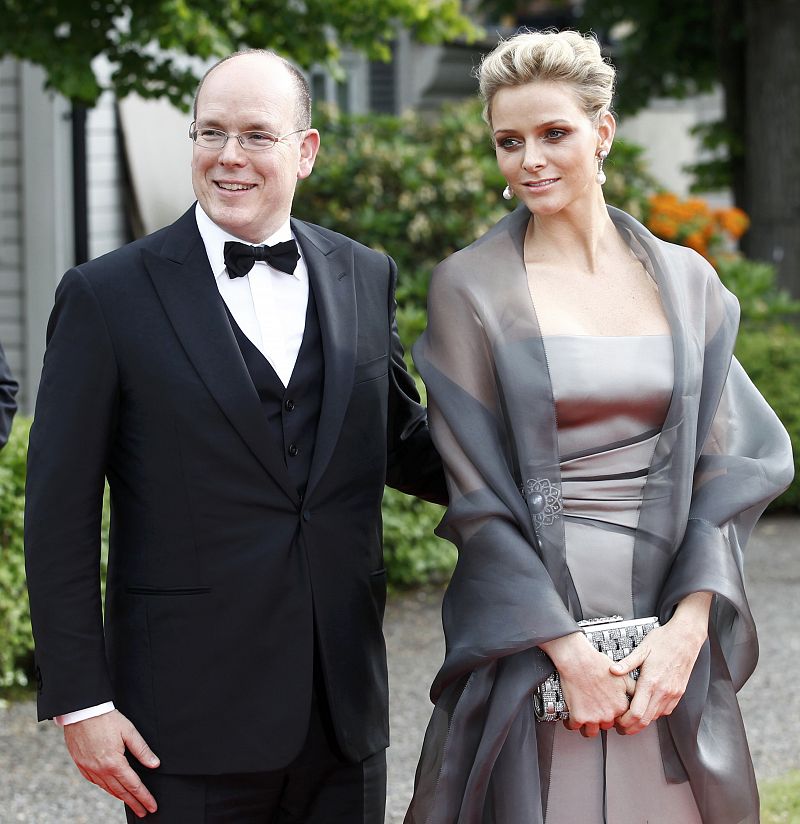 El Príncipe Alberto de Mónaco anuncia su compromiso con la nadadora Charlene Wittstock