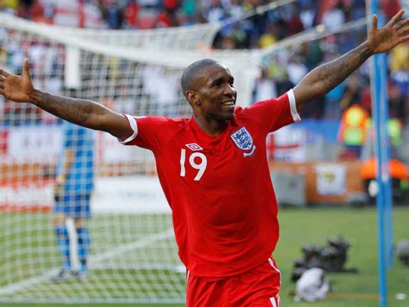 Inglaterra se clasifica al 'estilo Capello'