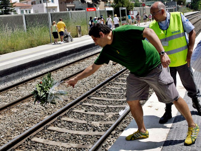 12 muertos y 14 heridos al ser arrollados por un tren en Castelldefels cuando cruzaban las vías