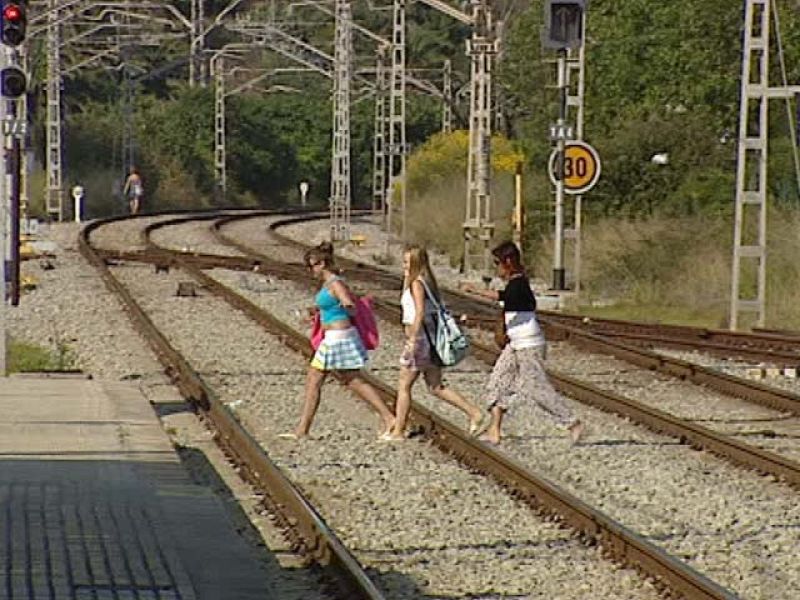 Renfe: el paso subterráneo estaba abierto, el tren iba por debajo de la velocidad permitida y pitó