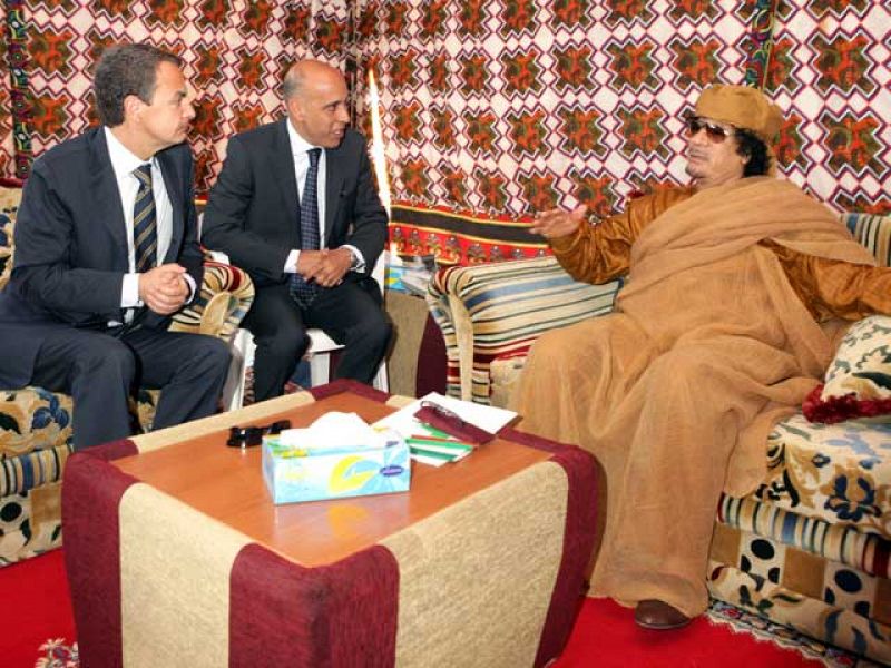 Zapatero, recibido con honores en su primera visita a Libia
