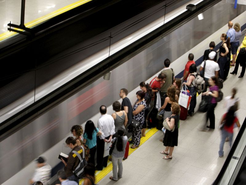Trenes más llenos y esperas algo más largas en la primera jornada de huelga del Metro en Madrid