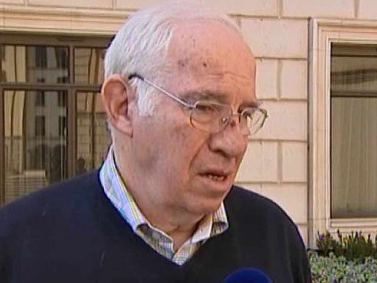 El ex seleccionador español, Luis Aragonés, ha declarado que no es optimista de cara al partido contra Portugal, porque cree que es una buena selección y que si le quita el balón a España podrá ganar sin muchos problemas.