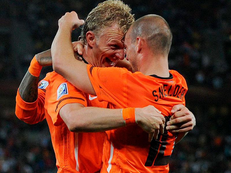 Holanda llega a cuartos con Robben y poco más