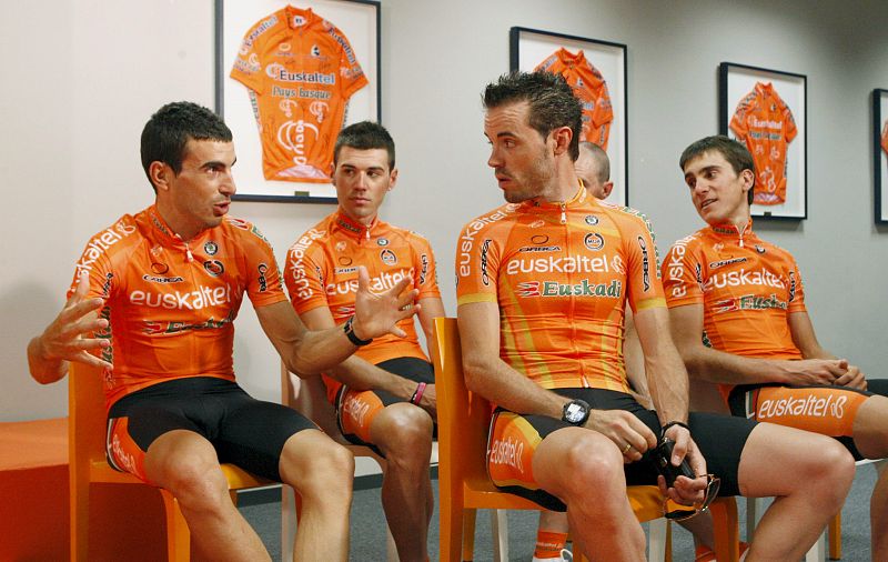 El Euskaltel-Euskadi afronta su décimo Tour a ritmo del 'Maldan gora'