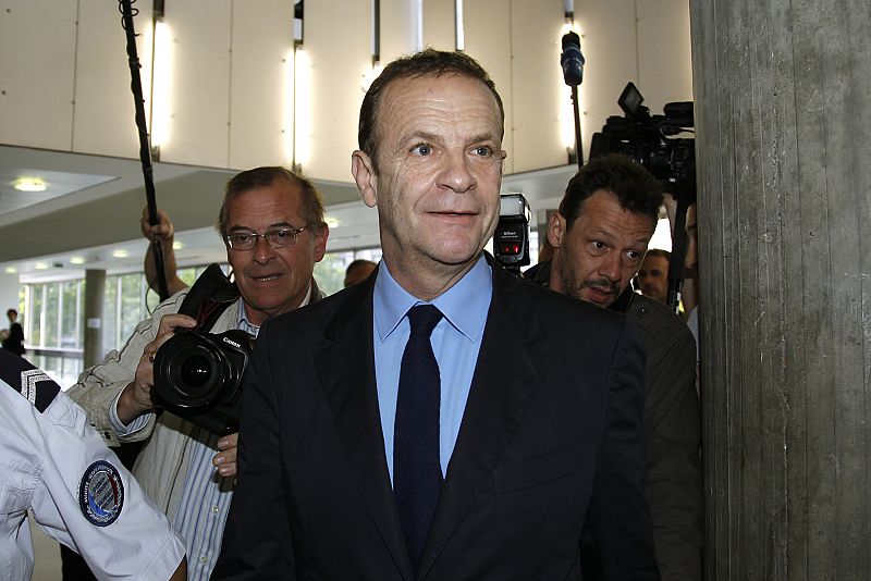El caso L'Oréal llega a los tribunales mientras vuelve a salpicar al ministro de Sarkozy