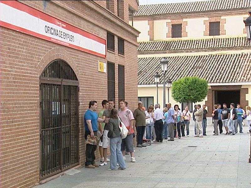 El paro baja en 83.834 personas en junio y deja los 4 millones por primera vez desde diciembre