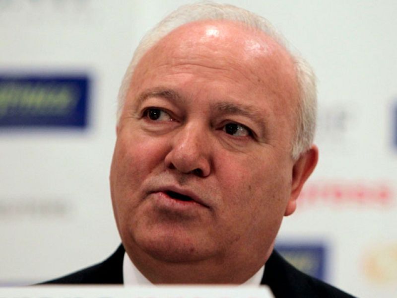 Moratinos sopesa la supresión de embajadas y anuncia la reestructuración del Ministerio