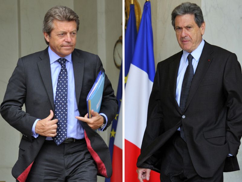 Sarkozy fuerza la dimisión de dos secretarios para salvar a su ministro de Trabajo