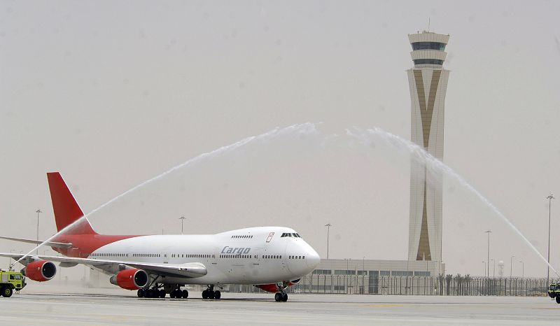 El mayor aeropuerto del mundo despega en Dubái