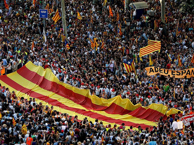 Decenas de miles de personas se manifiestan en Barcelona contra la sentencia del Estatut