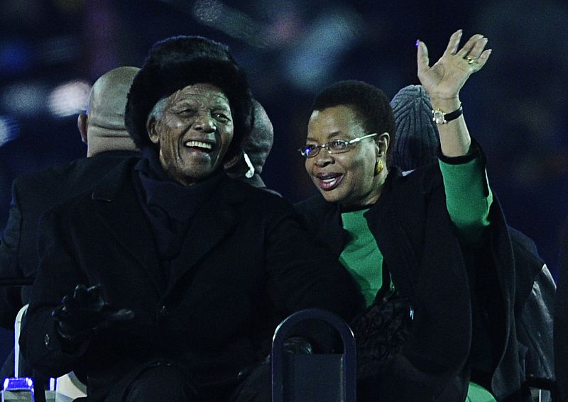 Nelson Mandela saluda al mundo en la clausura del Mundial