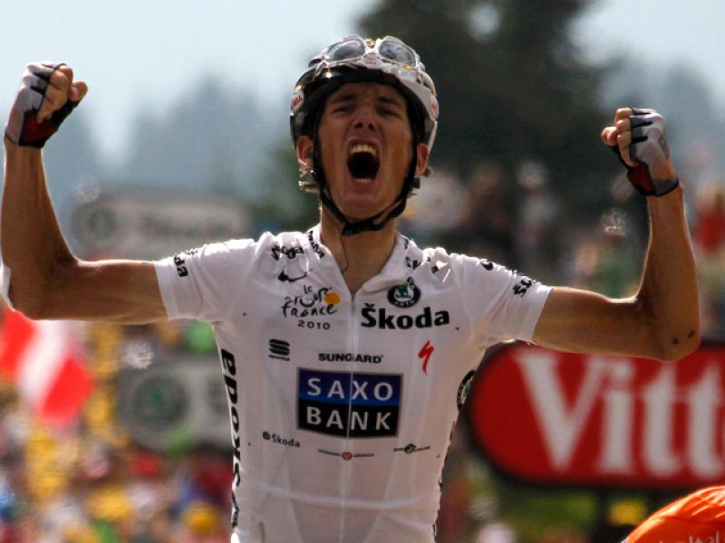 Los Alpes condenan a Armstrong y amenazan a Contador
