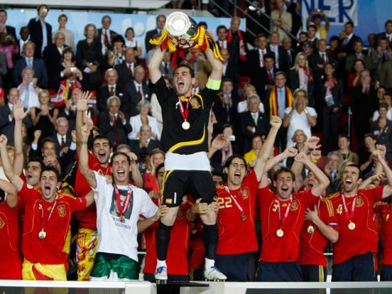 La generación de oro del fútbol español toca cumbre