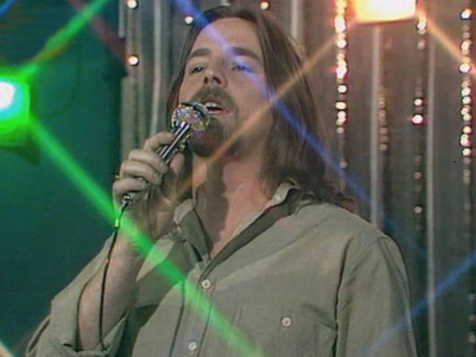 Cuéntame - John Paul Young: "Love is in the air" - Cuéntame cómo pasó | Ver