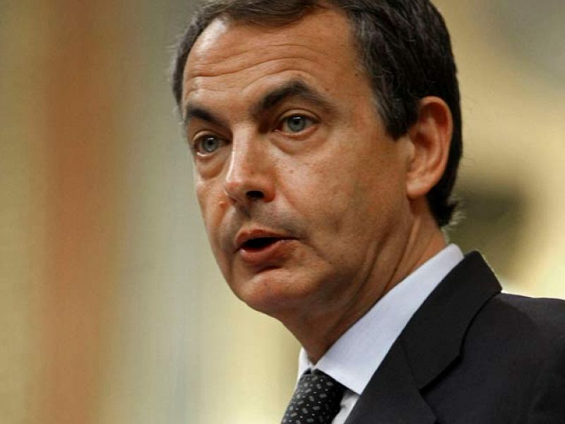 Zapatero deja la puerta abierta a más recortes y buscará un encaje legal al Estatuto de Cataluña