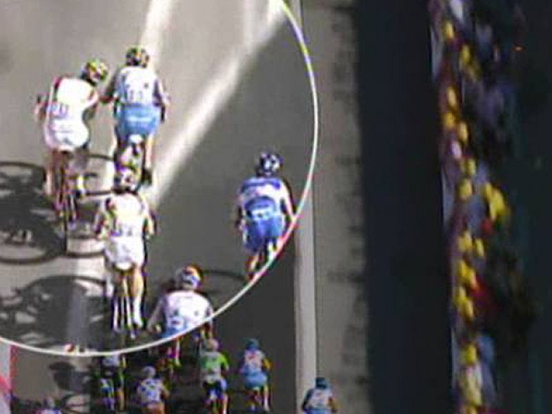 Cavendish consigue un 'hat-trick' que le cuesta la expulsión de un compañero