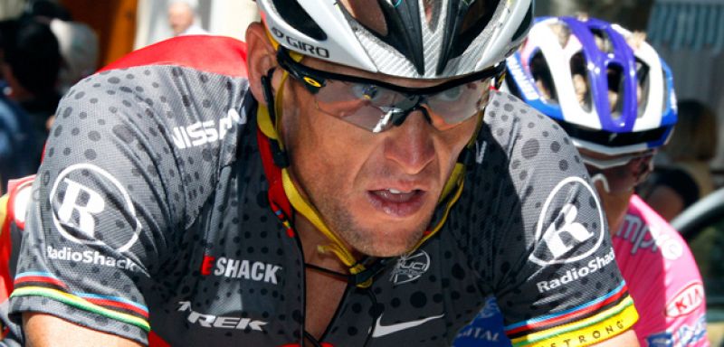 Armstrong: "Contador no ha hecho lo correcto"