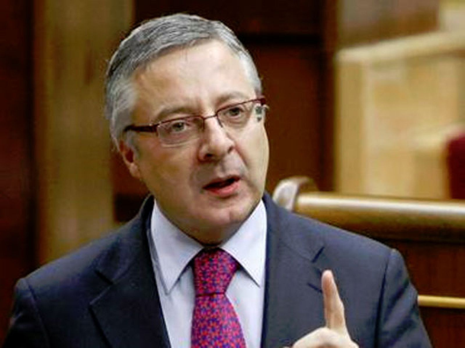 Blanco recurrirá a controladores militares si continúan las bajas | Ver