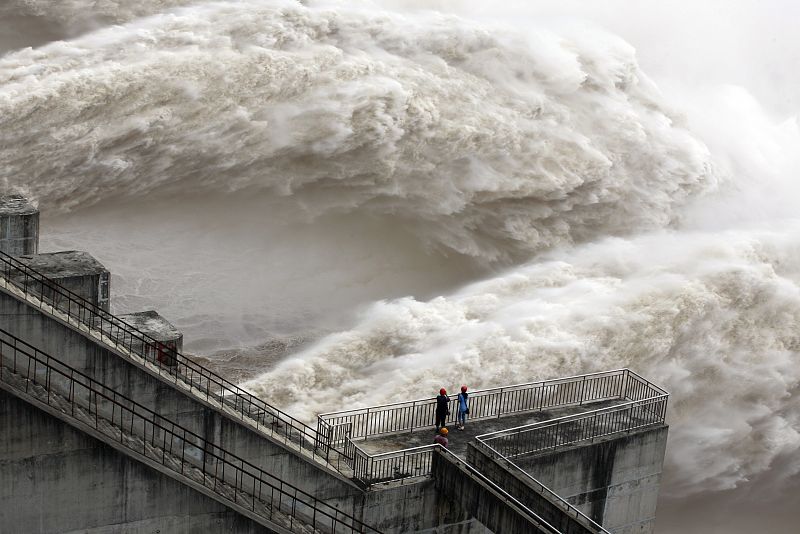 La presa de las Tres Gargantas, al borde de su capacidad por las lluvias torrenciales en China