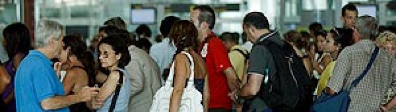 Aena se encargará de formar en los aeropuertos a los militares que controlarán el tráfico aéreo civil