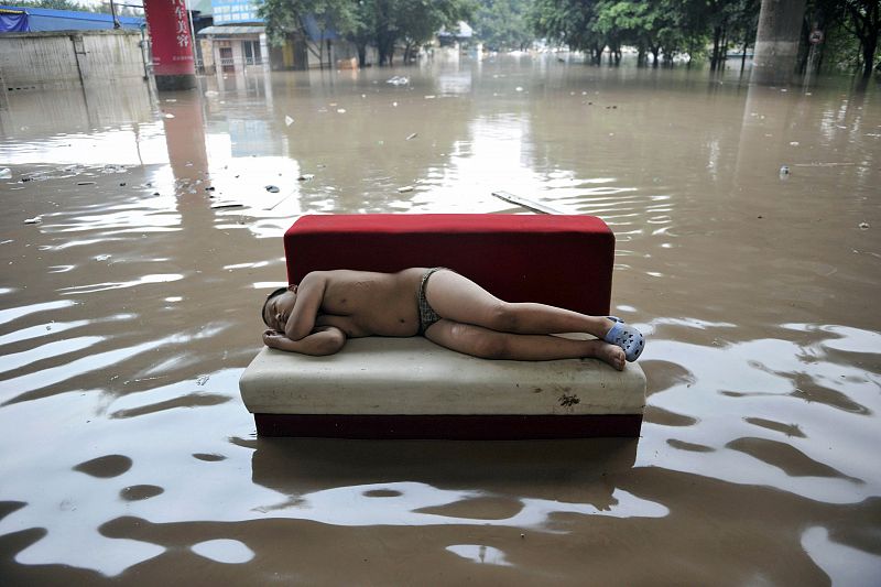 China se resigna ante las peores inundaciones en 12 años y espera una nueva tormenta