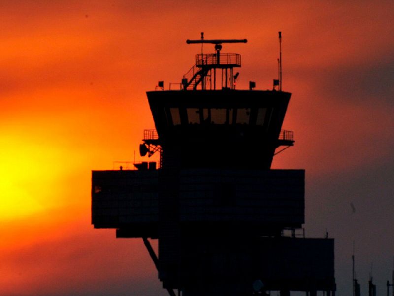 Informe Semanal analiza el útlimo enfrentamiento entre controladores aéreos y Fomento