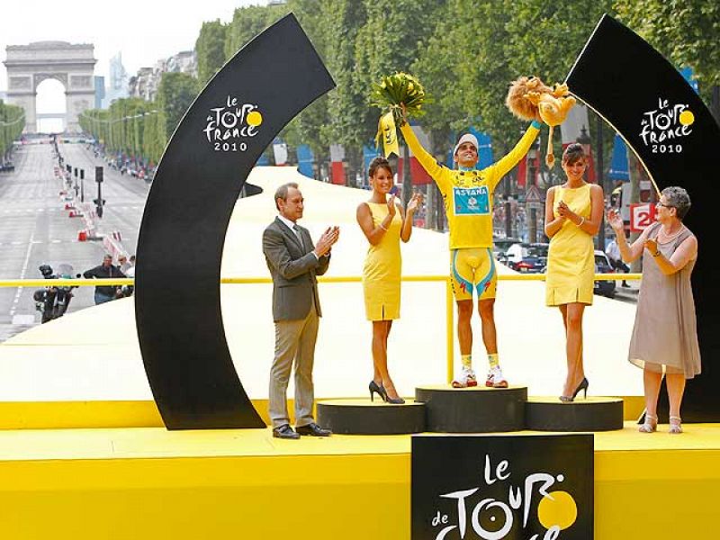 París se rinde ante Contador, tricampeón del Tour