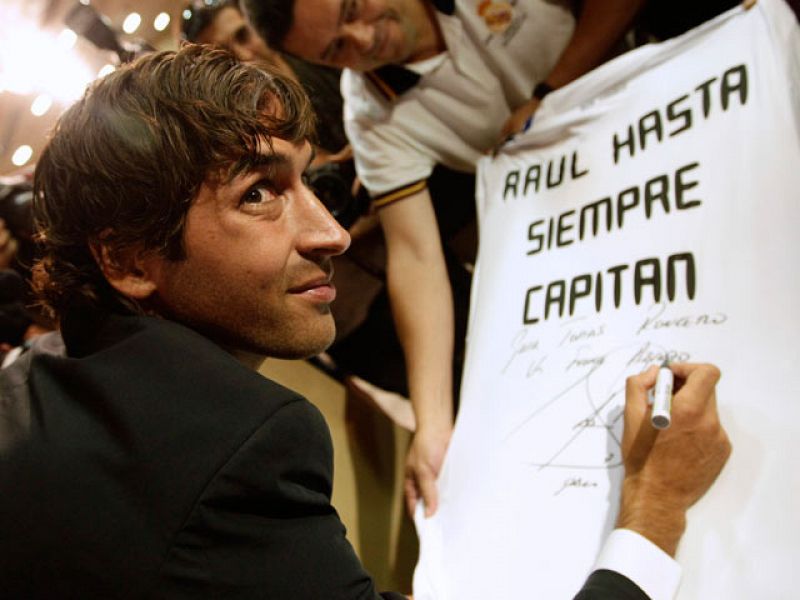 Raúl: "Si finalmente me voy al Schalke 04 le tendré que explicar al chino de quién es el número 7"