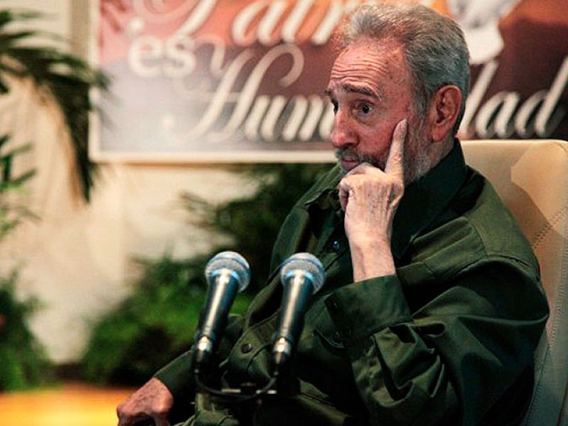 Fidel Castro reaparece con camisa verde militar en el homenaje a José Martí