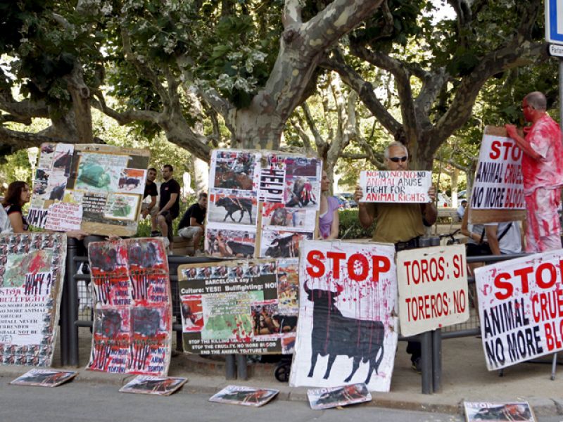 Los antitaurinos: "La prohibición de los toros en Cataluña, un éxito de la democracia"