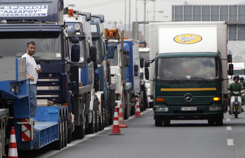 El Gobierno griego ordena a los camioneros acabar la huelga por la falta de carburante