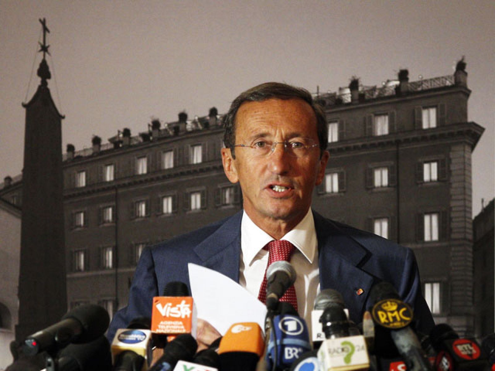 Terremoto político en Italia tras la ruptura Berlusconi- Fini