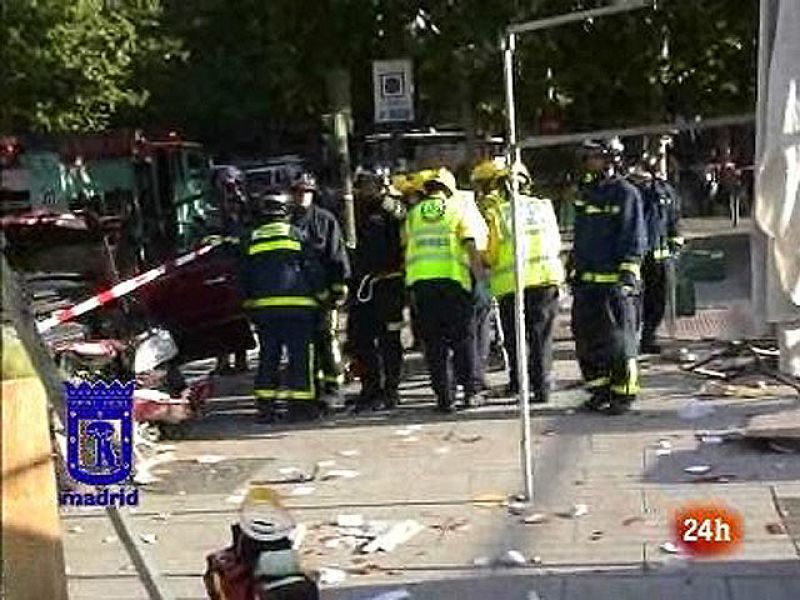 Un coche sin control causa el pánico en el Rastro de Madrid y deja 13 heridos