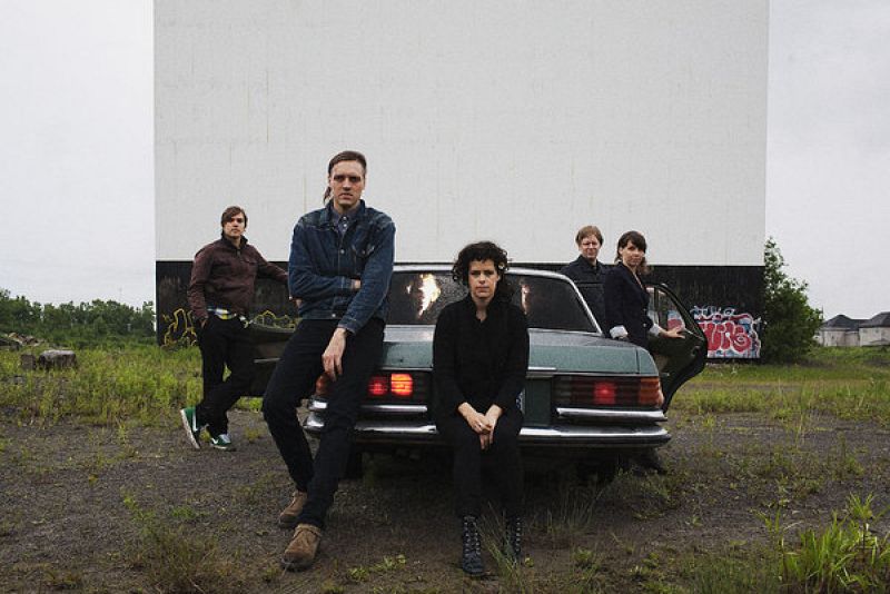 'The suburbs': Arcade Fire elabora un álbum ecléctico y artesanal para hacer historia