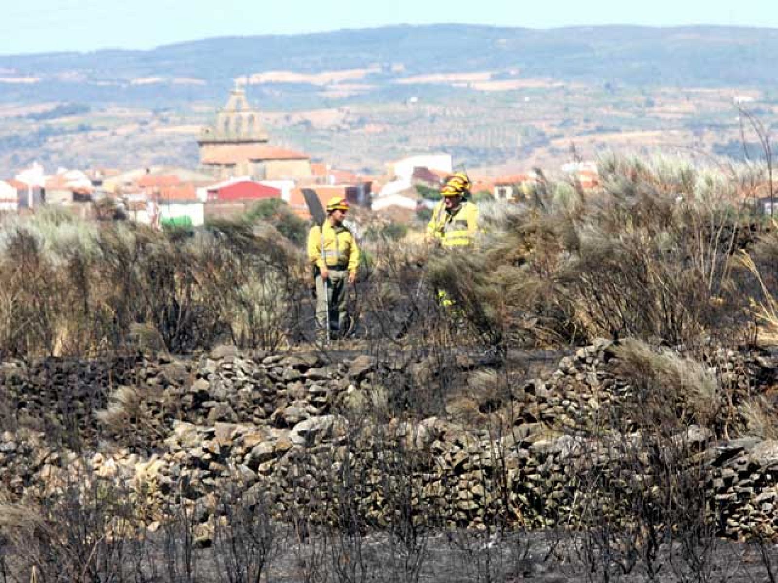Controlado el incendio del Parque Natural Arribes del Duero en Salamanca | Ver