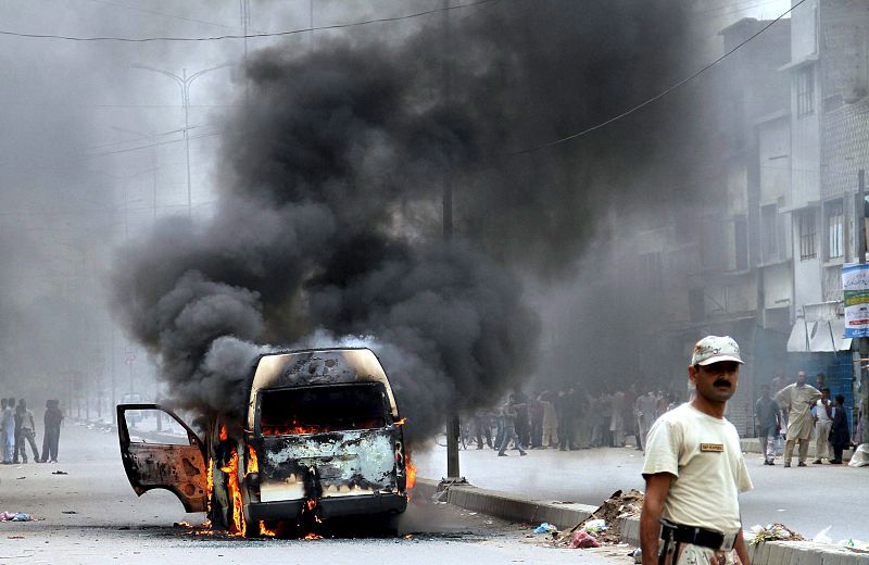 Al menos 45 muertos en enfrentamientos en una noche de violencia política en Karachi (Pakistán)