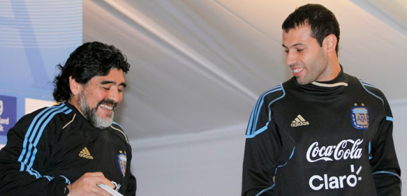 Mascherano: "No necesito agarrar un micrófono para respaldar a Maradona"