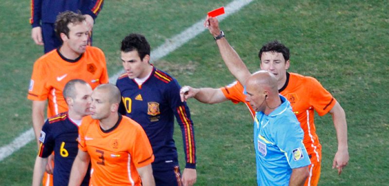 La FIFA multa a España y Holanda por mala conducta disciplinaria en la final