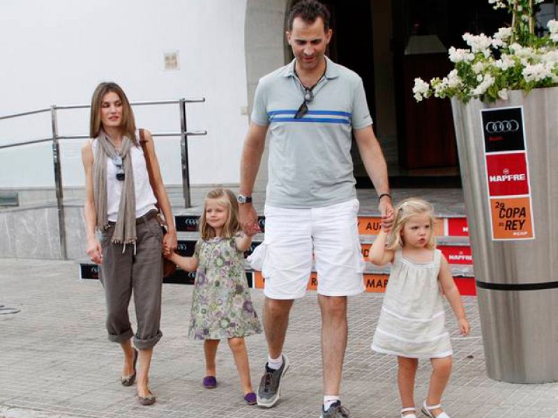 Las Infantas Leonor y Sofía, en la segunda jornada de la Copa del Rey de vela