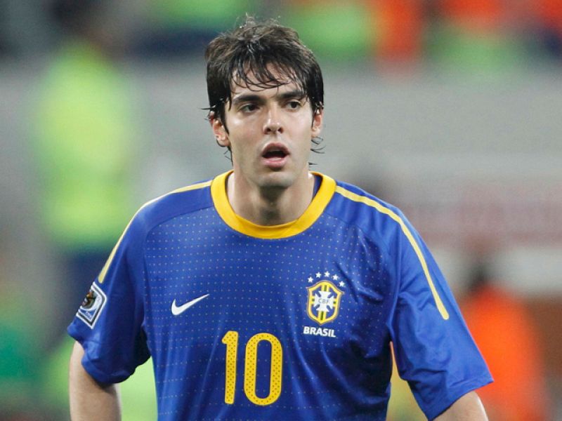 Kaká abandona la concentración por una lesión en el menisco