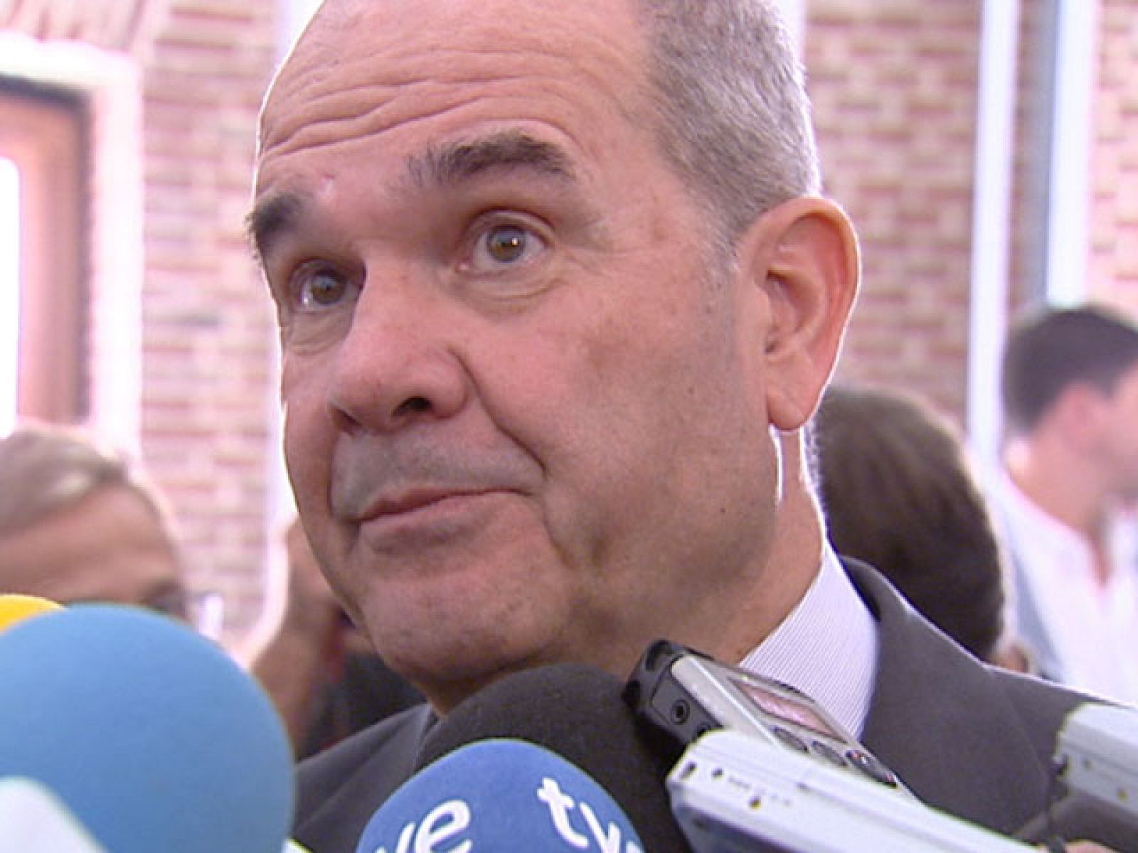 Chaves dice que, según sus encuestas, Jiménez tiene más opciones que Gómez en Madrid